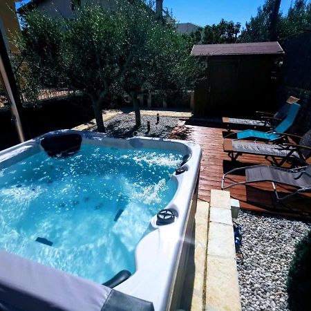 מדולין Holiday Home Istra With Jacuzzi מראה חיצוני תמונה