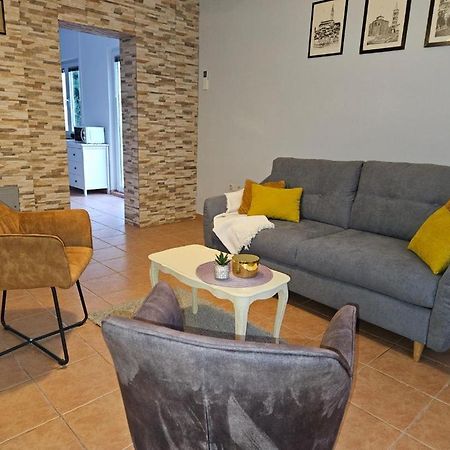 מדולין Holiday Home Istra With Jacuzzi מראה חיצוני תמונה
