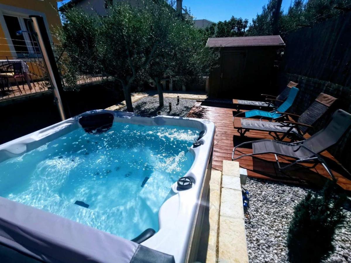 מדולין Holiday Home Istra With Jacuzzi מראה חיצוני תמונה