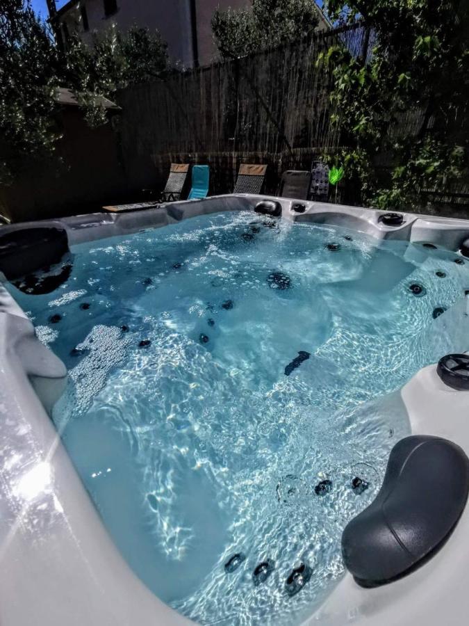 מדולין Holiday Home Istra With Jacuzzi מראה חיצוני תמונה