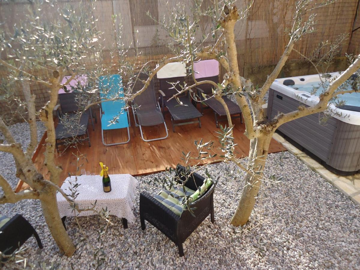 מדולין Holiday Home Istra With Jacuzzi מראה חיצוני תמונה
