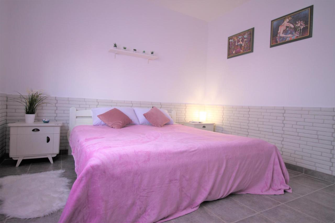 מדולין Holiday Home Istra With Jacuzzi מראה חיצוני תמונה